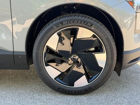 New 2026 Volvo EX30 Plus w/ Climate Package image 7