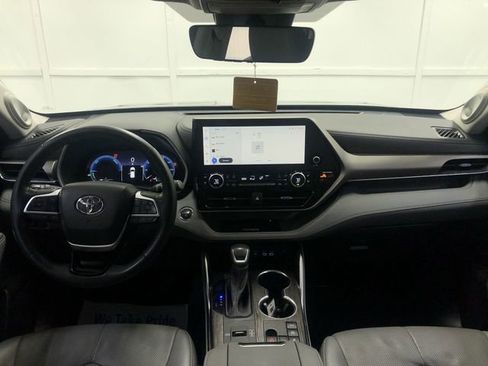 Used 2023 Toyota Highlander Limited image 14