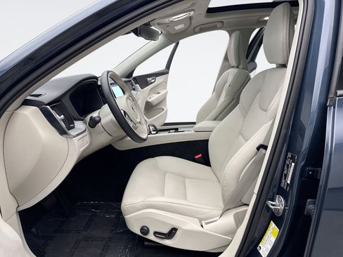 Used 2024 Volvo XC60 B5 Plus w/ Climate Package AWD/4WD image 11