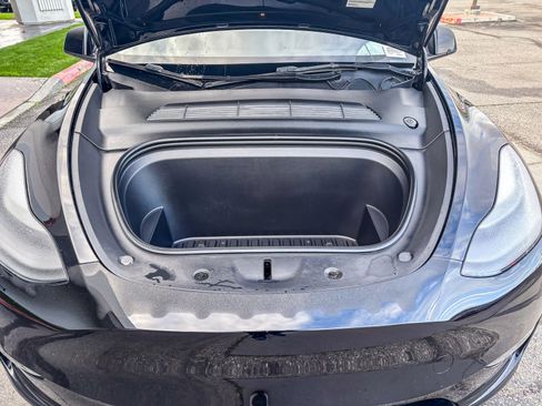 Used 2023 Tesla Model Y Performance image 14