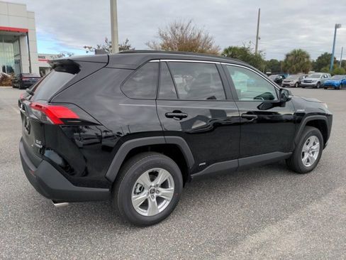 Used 2021 Toyota RAV4 XLE image 4