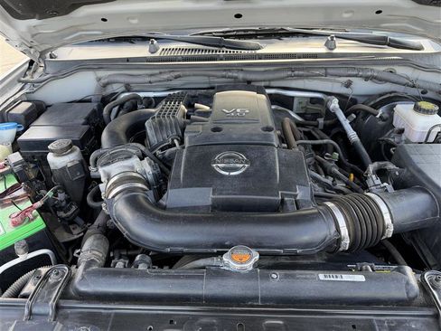 Used 2012 Nissan Frontier SV w/ SV Premium Utility Pkg AWD/4WD image 13
