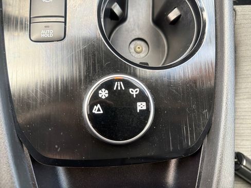 Used 2023 Nissan Rogue SV image 38