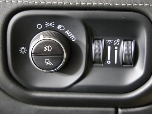 Used 2019 RAM 1500 Limited image 28