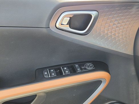 Certified 2025 Kia Soul EX FWD image 17