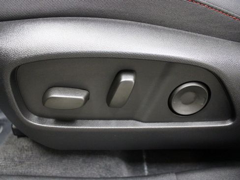 Used 2025 Chevrolet Equinox RS w/ Safety and Technology Package image 17