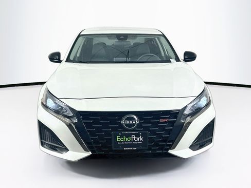Used 2023 Nissan Altima 2.5 SR AWD/4WD image 2