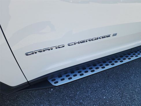 Used 2021 Jeep Grand Cherokee L Limited image 11