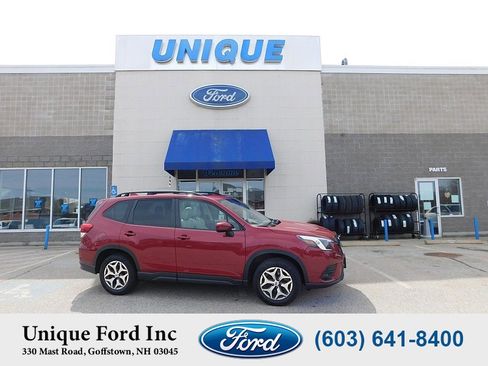 Used 2023 Subaru Forester Premium image 1