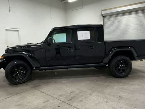 Used 2023 Jeep Gladiator Sport AWD/4WD image 8