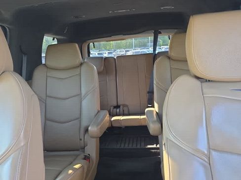 Used 2018 Cadillac Escalade Platinum AWD/4WD image 8