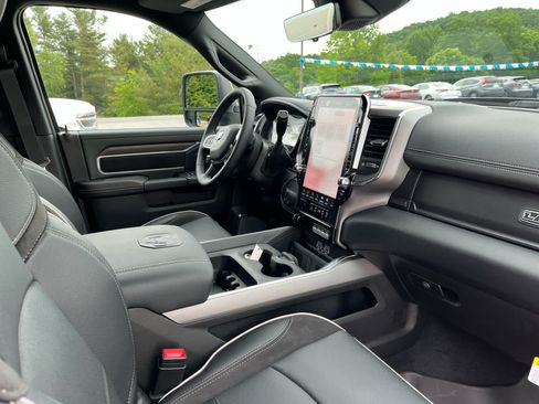 New 2026 RAM 3500 Laramie AWD/4WD image 40