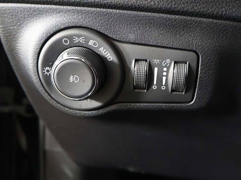 Used 2019 Jeep Compass Latitude image 34