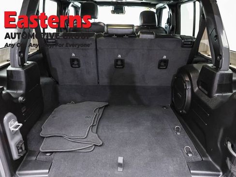 Used 2022 Jeep Wrangler Unlimited Sahara w/ Cold Weather Group AWD/4WD image 9