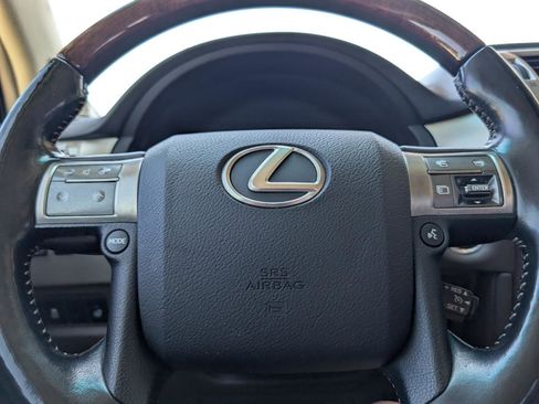 Used 2016 Lexus GX 460 Luxury w/ Preferred Accessory Package AWD/4WD image 18