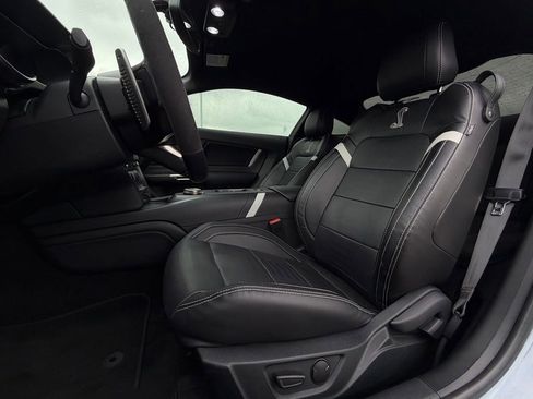 Used 2022 Ford Mustang Shelby GT500 w/ Technology Package RWD image 6