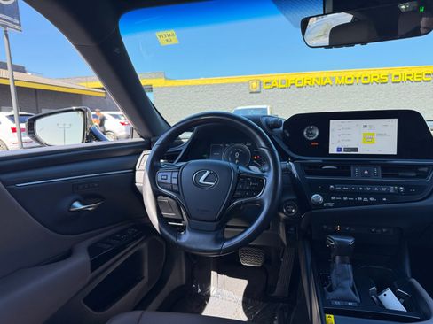 Used 2025 Lexus ES 300h w/ Premium Package FWD image 23