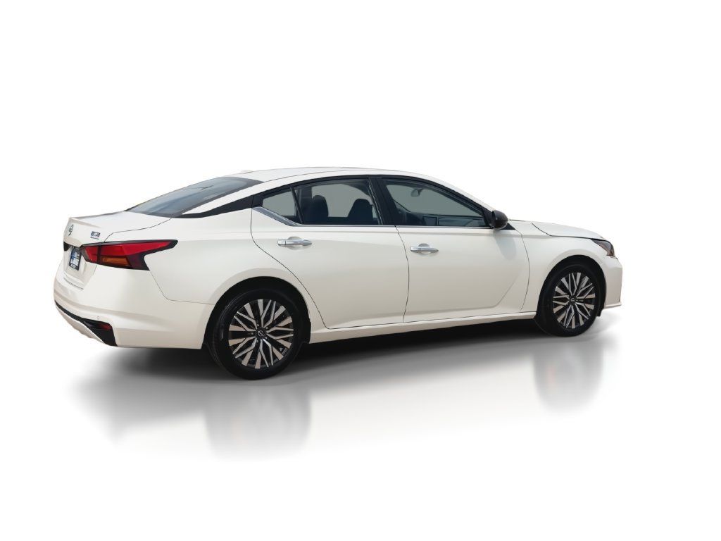 Used 2025 Nissan Altima 2.5 SV FWD image 9