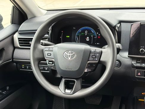 Used 2025 Toyota Camry LE image 14