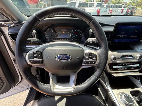 Used 2022 Ford Explorer XLT w/ Equipment Group 202A RWD image 14