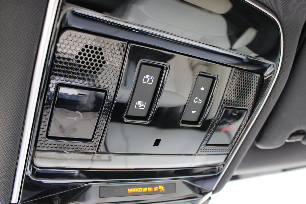 Used 2025 Land Rover Range Rover SE AWD/4WD image 17