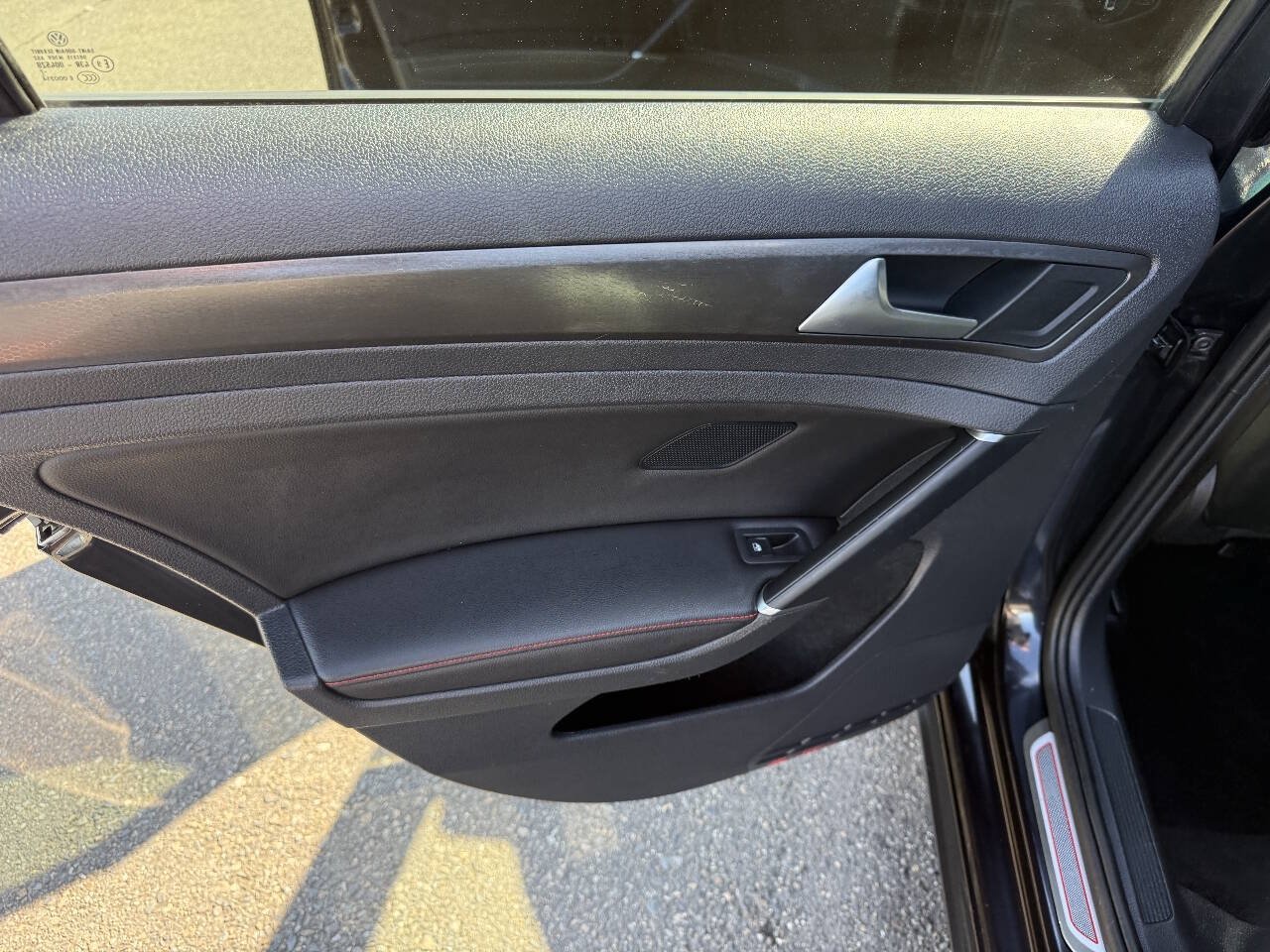 Used 2018 Volkswagen GTI SE FWD image 22