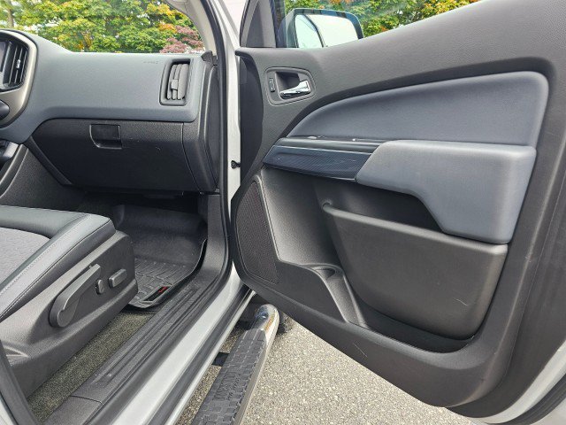 Used 2017 Chevrolet Colorado Z71 AWD/4WD image 12