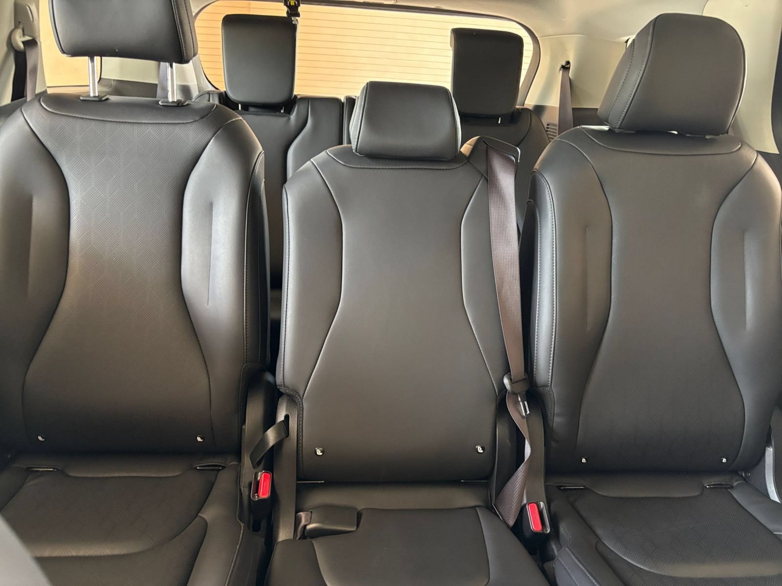 Used 2026 Kia Carnival FWD image 40