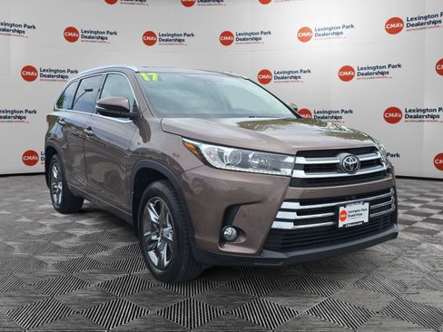Used 2017 Toyota Highlander Limited Platinum AWD/4WD image 1