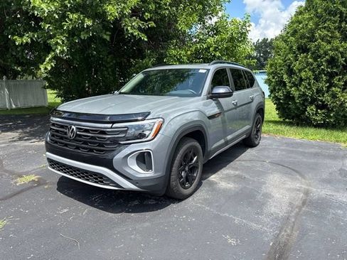Used 2024 Volkswagen Atlas Peak Edition SE AWD/4WD image 3