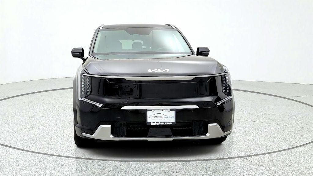 Used 2024 Kia EV9 Land AWD/4WD image 2
