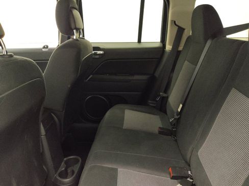 Used 2014 Jeep Patriot Latitude AWD/4WD image 18
