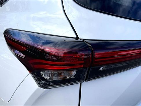 New 2026 Toyota Highlander Platinum AWD/4WD image 14