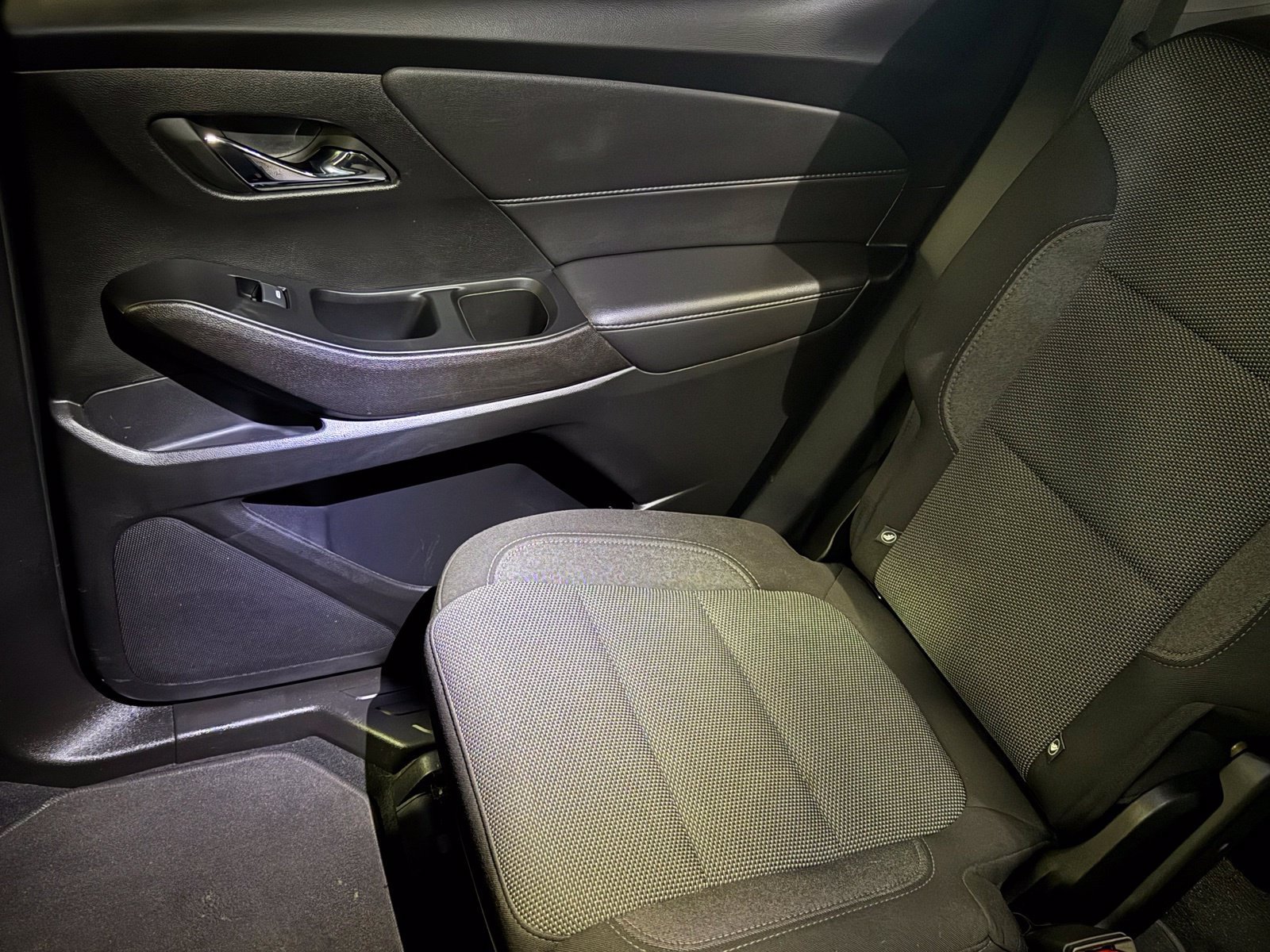 Used 2023 Chevrolet Traverse LT FWD image 32