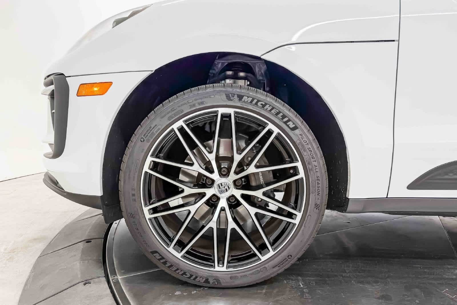 Certified 2026 Porsche Macan AWD/4WD image 14
