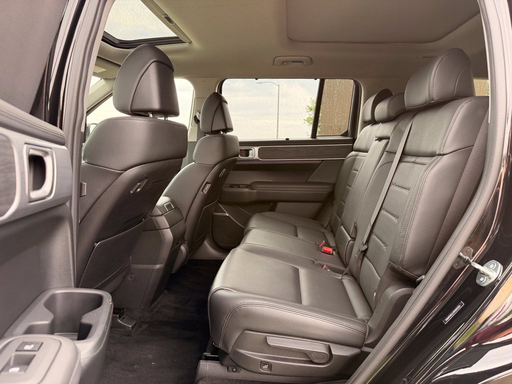 Used 2024 Hyundai Santa Fe Limited FWD image 5
