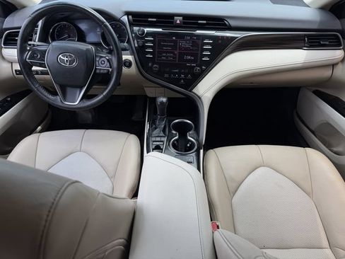 Used 2020 Toyota Camry XLE FWD image 11