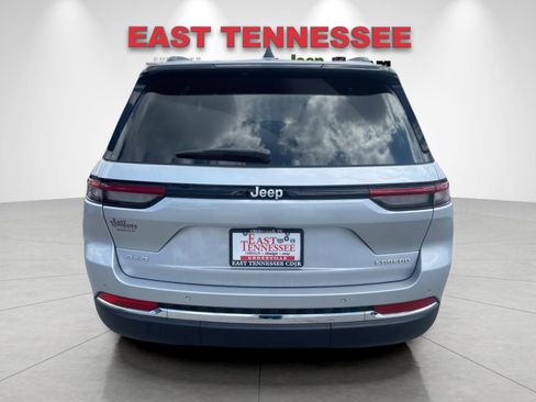 Used 2025 Jeep Grand Cherokee Laredo X w/ Luxury Tech Group I AWD/4WD image 4