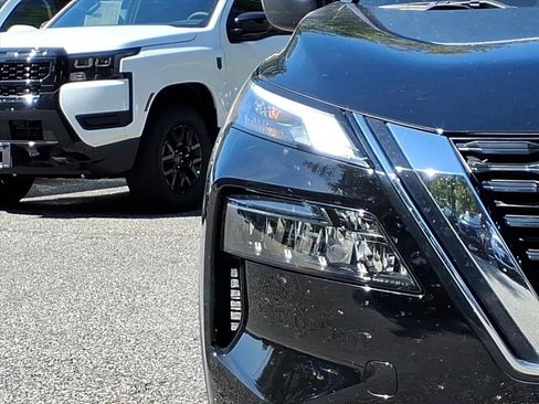 Used 2023 Nissan Rogue S image 14