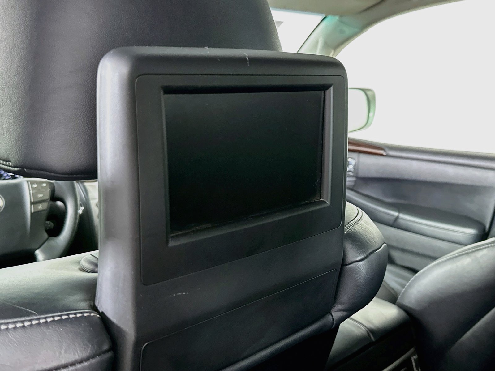 Used 2013 Lexus LX 570 4WD w/ Luxury Pkg image 26