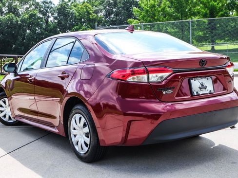 Used 2025 Toyota Corolla LE w/ LE Premium Package FWD image 16