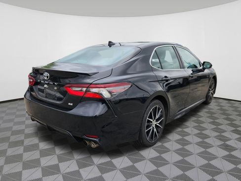 Used 2024 Toyota Camry SE w/ Convenience Package FWD image 4