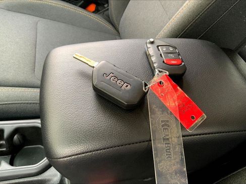 Used 2025 Jeep Wrangler Sport S image 11