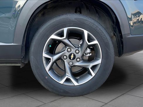 Used 2025 Chevrolet Trax LT w/ Driver Confidence Package FWD image 12