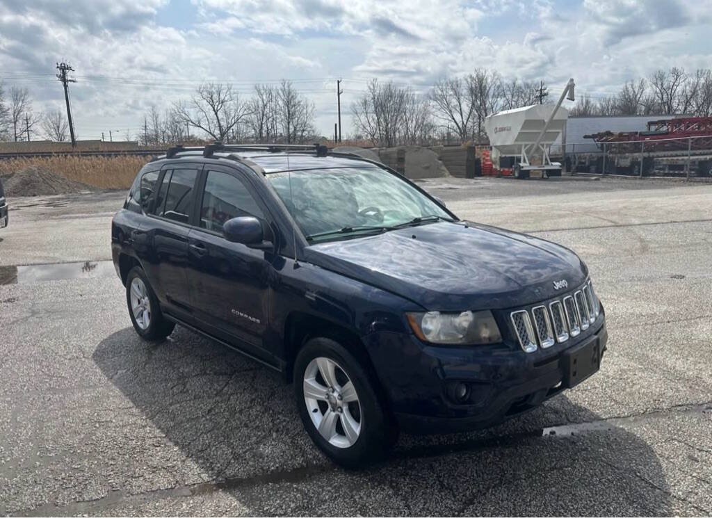 Used 2014 Jeep Compass Latitude w/ Sun/Sound Group AWD/4WD image 4