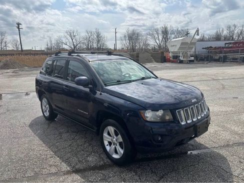 Used 2014 Jeep Compass Latitude w/ Sun/Sound Group AWD/4WD image 4