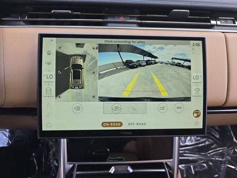 Used 2025 Land Rover Range Rover Long Wheelbase SE AWD/4WD image 25