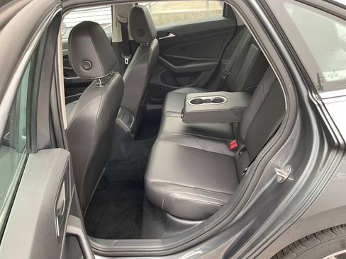 Used 2019 Volkswagen Jetta SE w/ Cold Weather Package FWD image 12