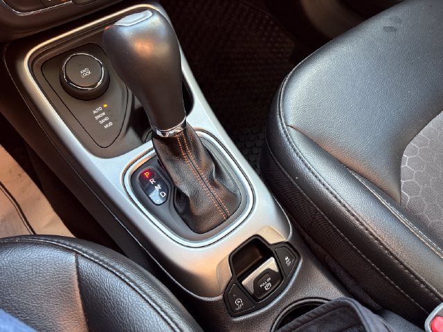 Used 2020 Jeep Compass Latitude w/ Cold Weather Group AWD/4WD image 16