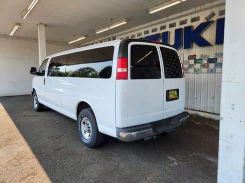 Used 2007 Chevrolet Express 3500 Extended Passenger w/ LT Preferred Equipment Group RWD image 5